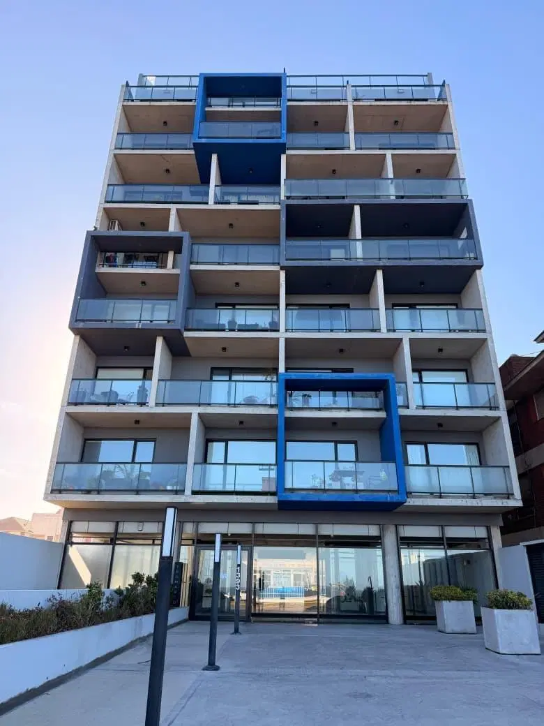 VENTA DEPARTAMENTO 3 AMBIENTES VISTA PLENA AL MAR + BALCÓN + COCHERA 4