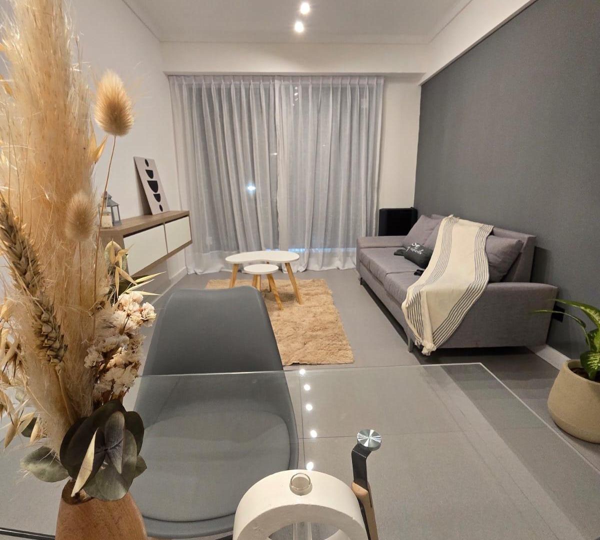 Foto de VENTA DEPARTAMENTO 2 AMBIENTES AL FRENTE CON DEPENDENCIA Y BALCÓN SALIENTE, imagen 1