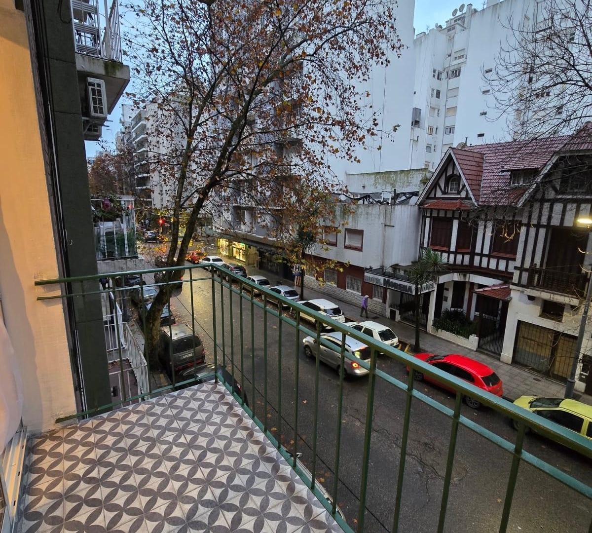 Foto de VENTA DEPARTAMENTO 2 AMBIENTES AL FRENTE CON DEPENDENCIA Y BALCÓN SALIENTE, imagen 4
