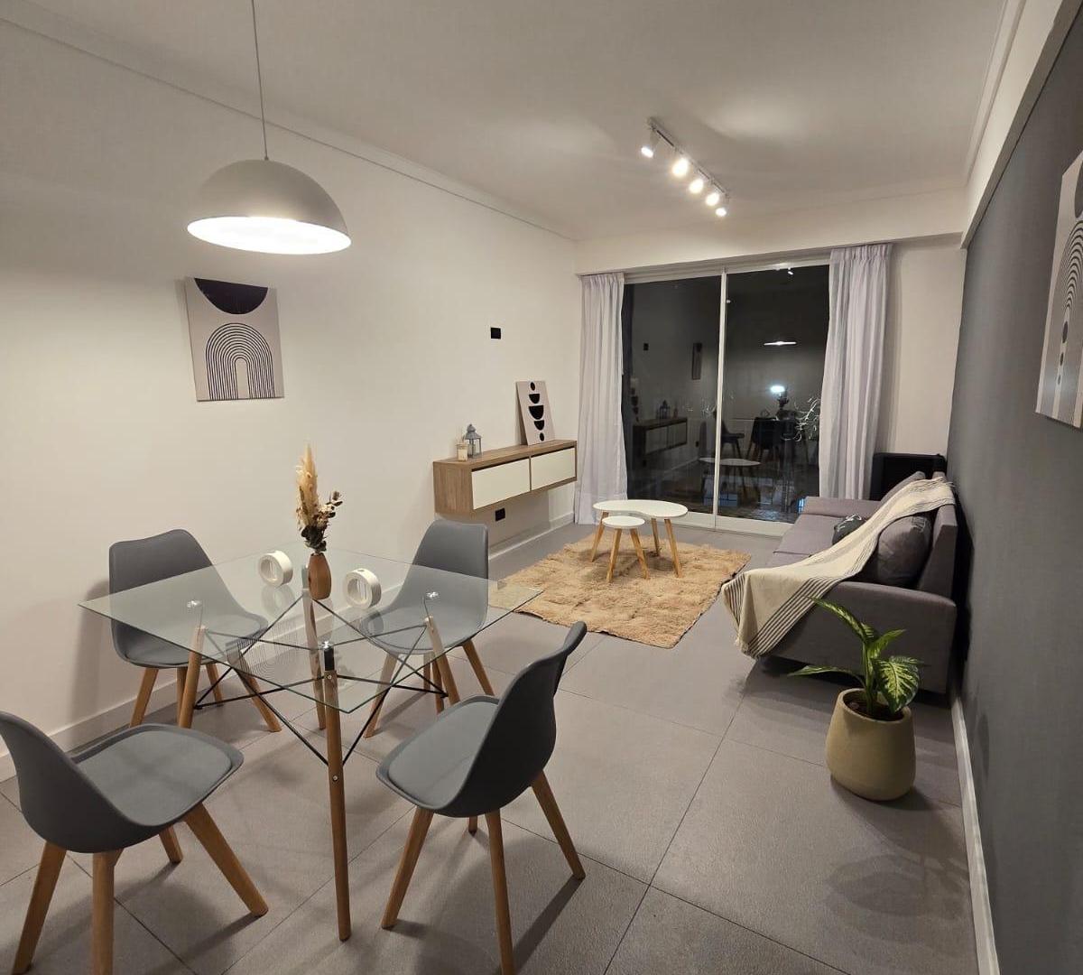 Foto de VENTA DEPARTAMENTO 2 AMBIENTES AL FRENTE CON DEPENDENCIA Y BALCÓN SALIENTE, imagen 3