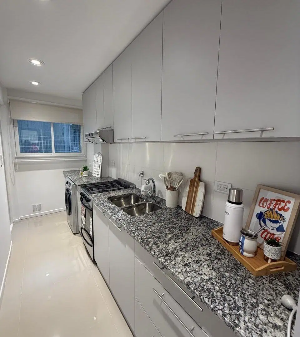 VENTA DEPARTAMENTO 2 AMBIENTES CON DEPENDENCIA Y VISTA LATERAL AL MAR 4