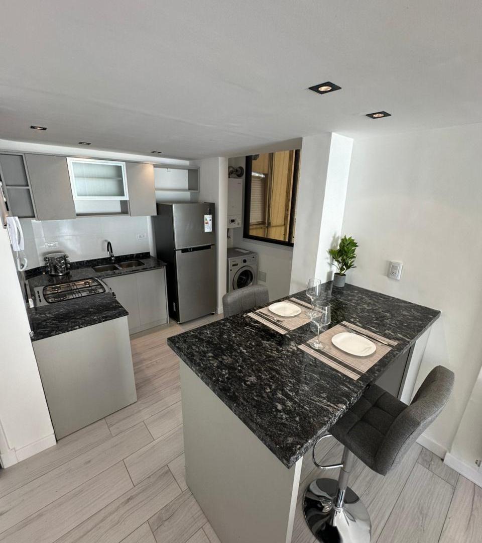Foto de VENTA DEPARTAMENTO 4 AMBIENTES CON DEPENDENCIA / OFICINA A LA CALLE CON, imagen 2