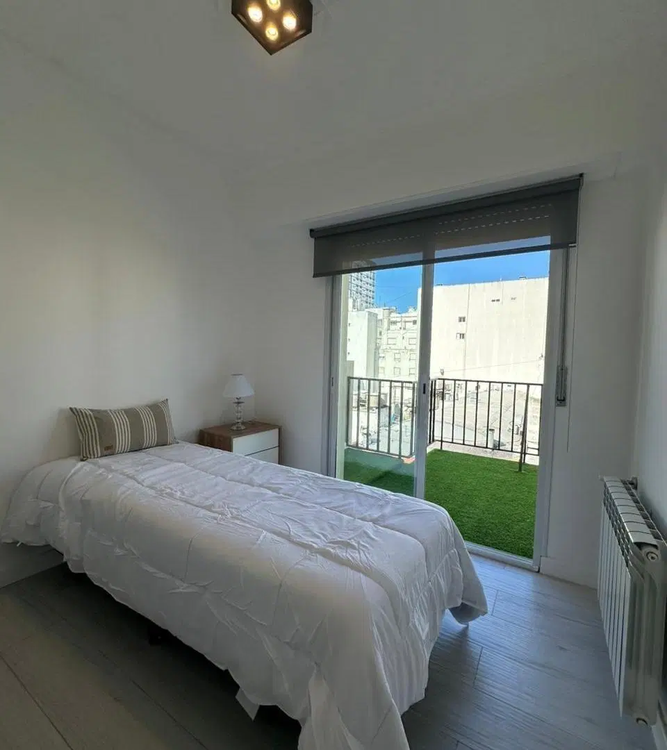 VENTA DEPARTAMENTO 4 AMBIENTES CON DEPENDENCIA / OFICINA A LA CALLE CON BALCÓN TERRAZA, VISTA LATERA 4