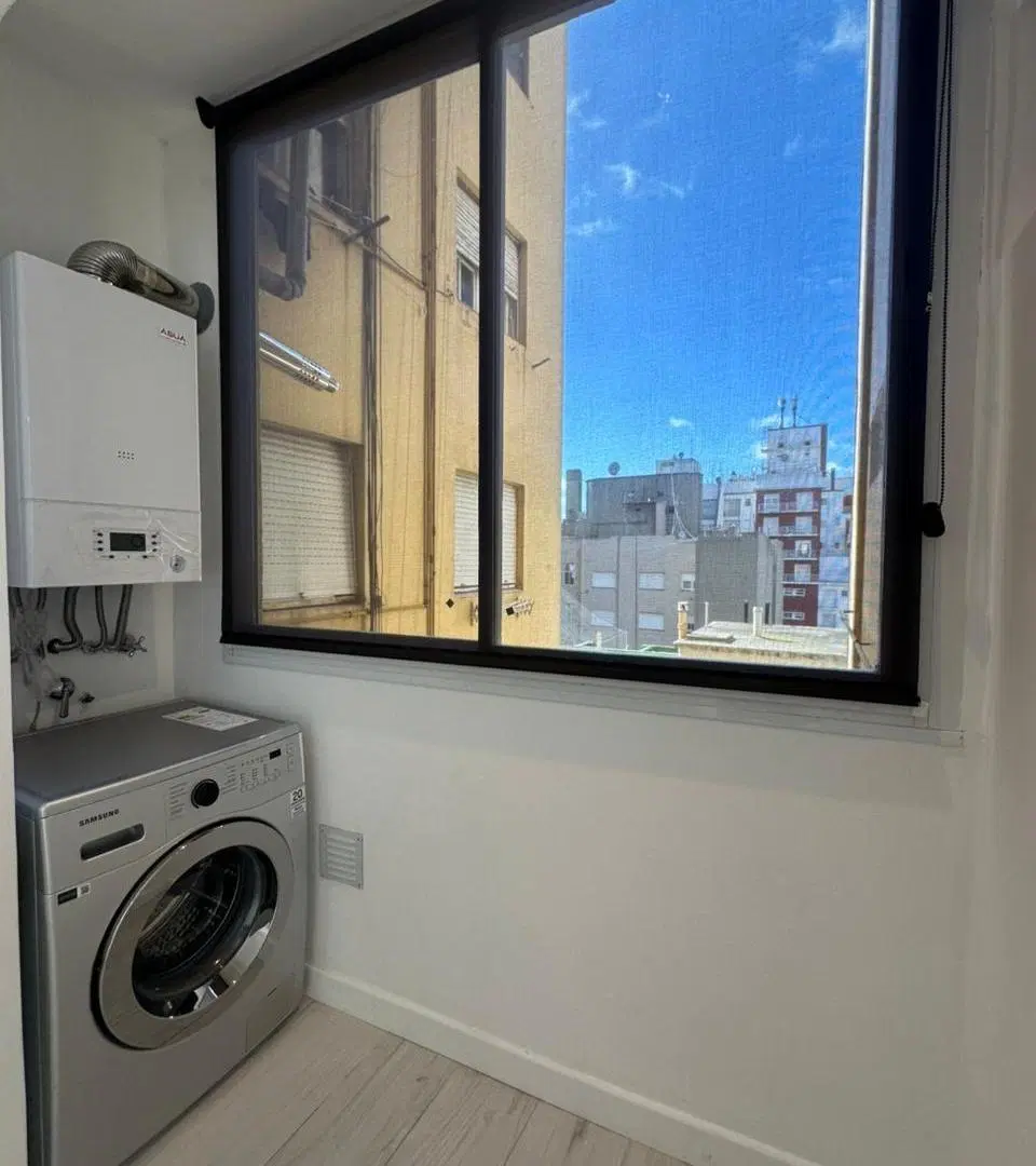 VENTA DEPARTAMENTO 4 AMBIENTES CON DEPENDENCIA / OFICINA A LA CALLE CON BALCÓN TERRAZA, VISTA LATERA 3
