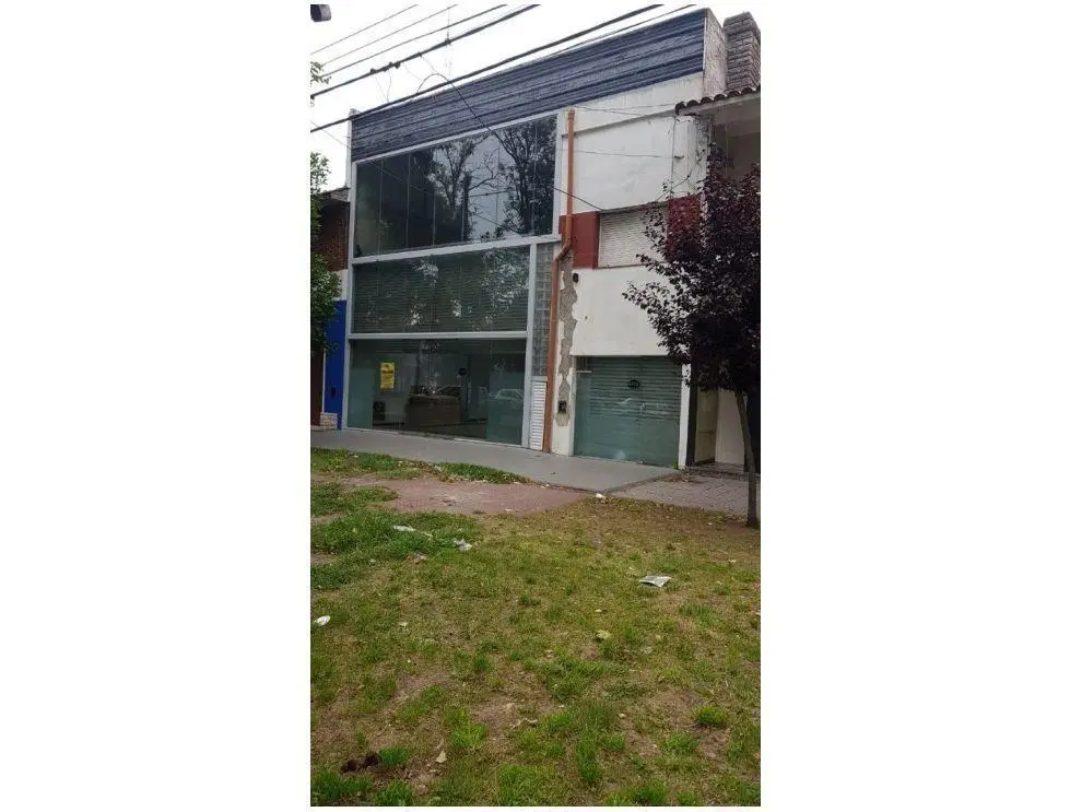 VENTA LOCAL COMERCIAL SOBRE AVENIDA LIBERTAD CON RENTA 2