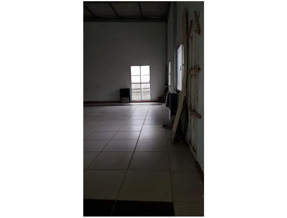 VENTA LOCAL COMERCIAL SOBRE AVENIDA LIBERTAD CON RENTA 4