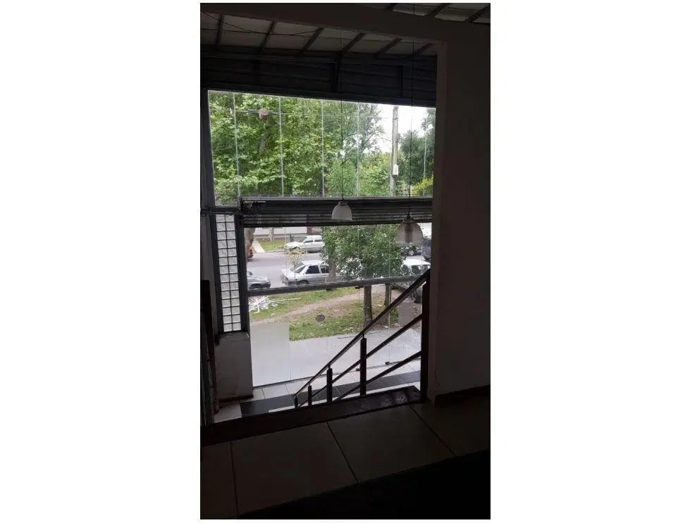 VENTA LOCAL COMERCIAL SOBRE AVENIDA LIBERTAD CON RENTA 3