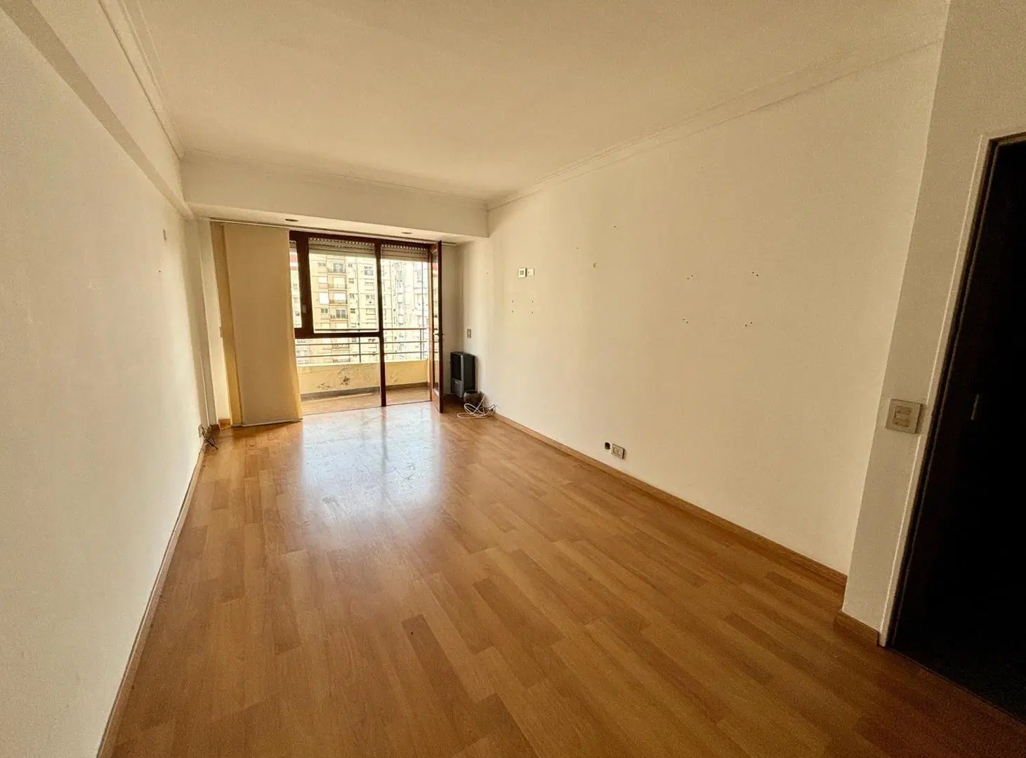 VENTA SEMIPISO 2 AMBIENTES AL FRENTE CON BALCÓN | ZONA PLAZA MITRE 5