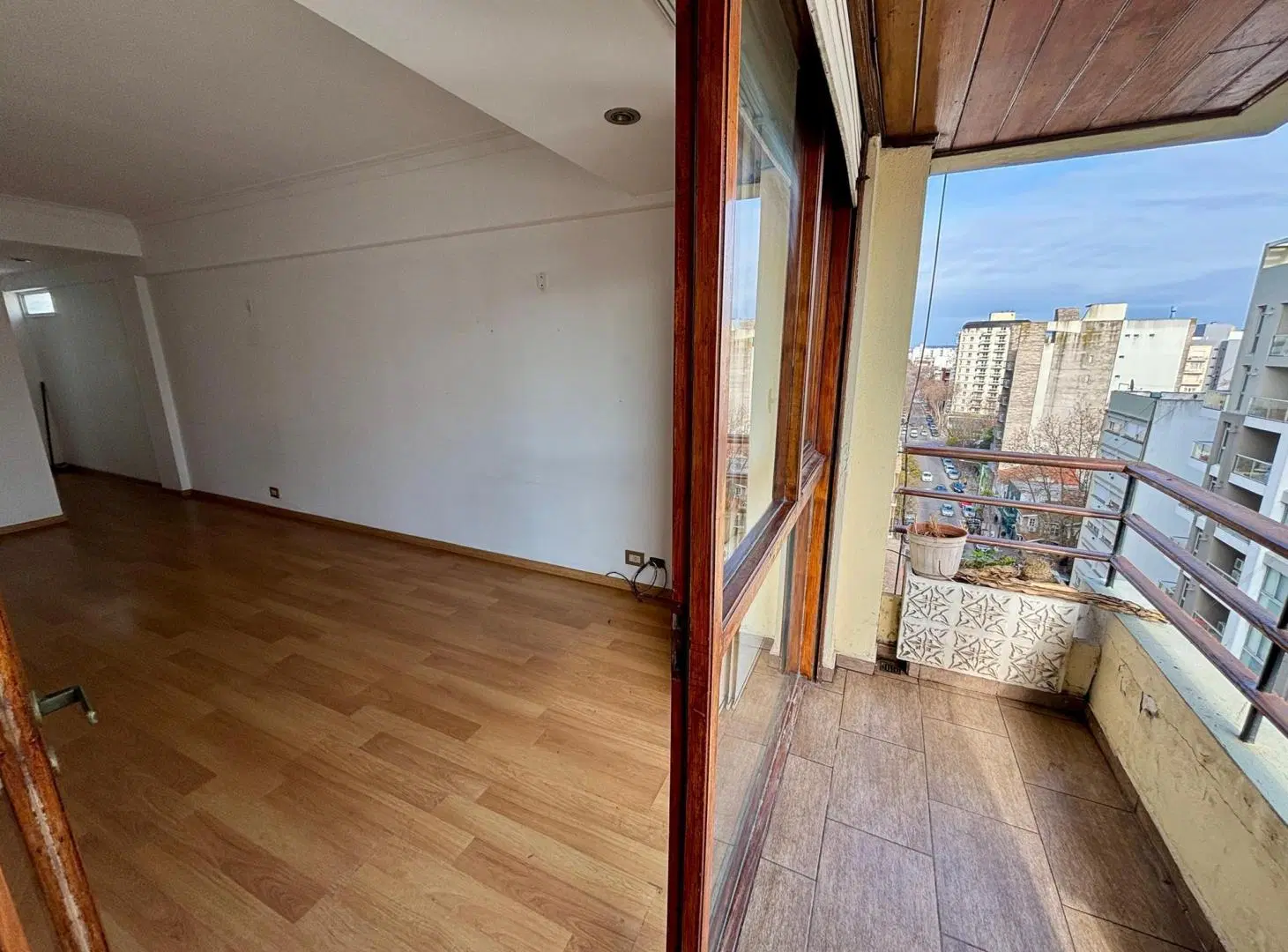 VENTA SEMIPISO 2 AMBIENTES AL FRENTE CON BALCÓN | ZONA PLAZA MITRE 1