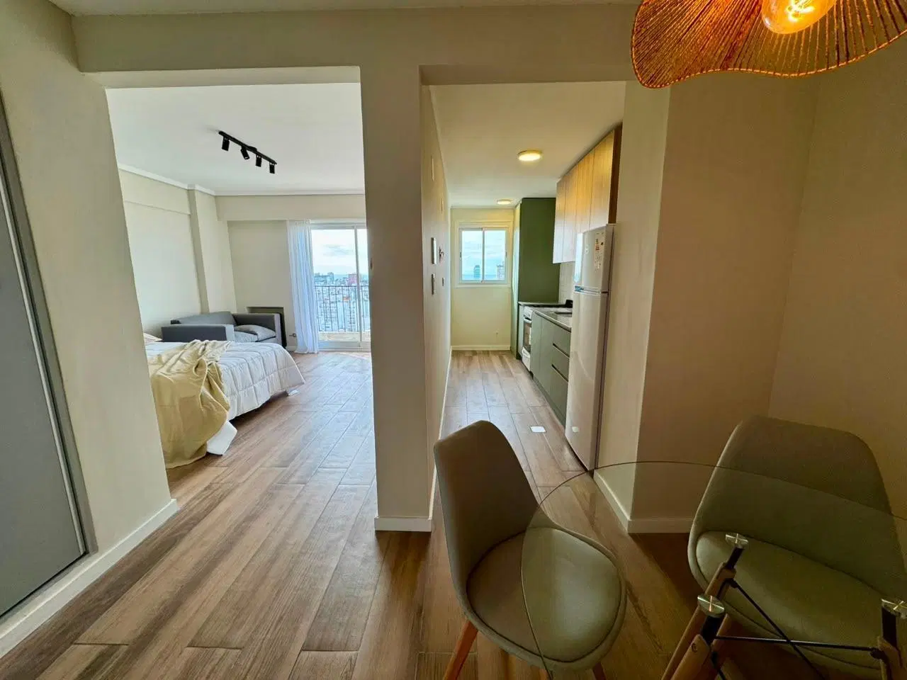 VENTA DEPARTAMENTO MONOAMBIENTE CON BALCÓN SALIENTE | VISTA PANORÁMICA A LA CIUDAD Y AL MAR 1