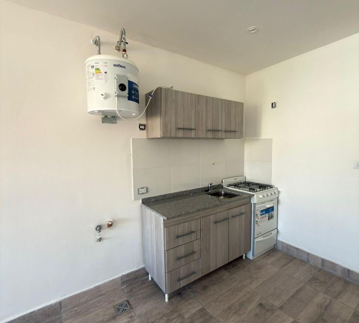 Foto de VENTA PH 2 AMBIENTES EN PLANTA ALTA A LA CALLE CON PATIO PROPIO, imagen 2