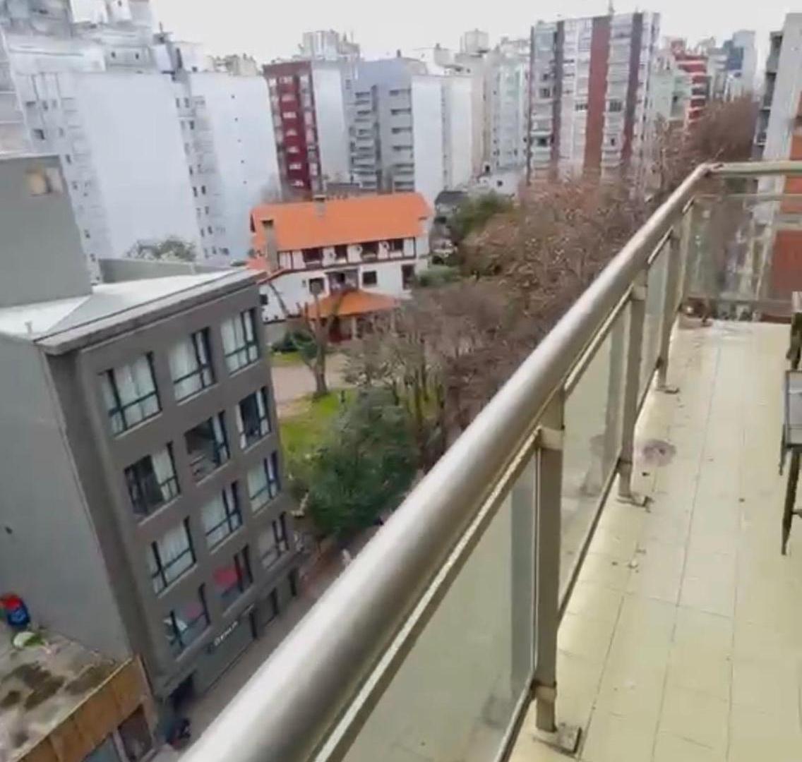 Foto de OPORTUNIDAD! VENTA DEPARTAMENTO 3 AMBIENTES AL FRENTE CON BALCÓN CORRIDO, imagen 2