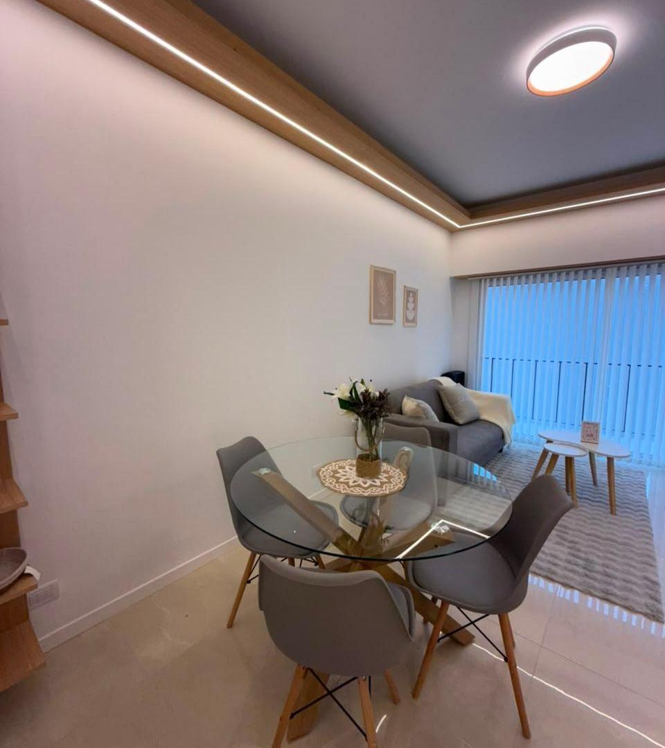 Foto de VENTA DEPARTAMENTO 3 AMBIENTES A LA CALLE CON BALCÓN ZONA PLAZA COLÓN, imagen 2