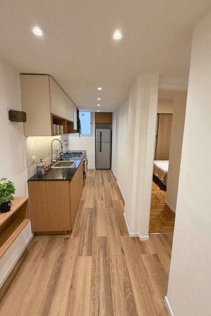Foto de VENTA DEPARTAMENTO 2 AMBIENTES AL FRENTE CON BALCÓN Y DEPENDENCIA. ZONA, imagen 5