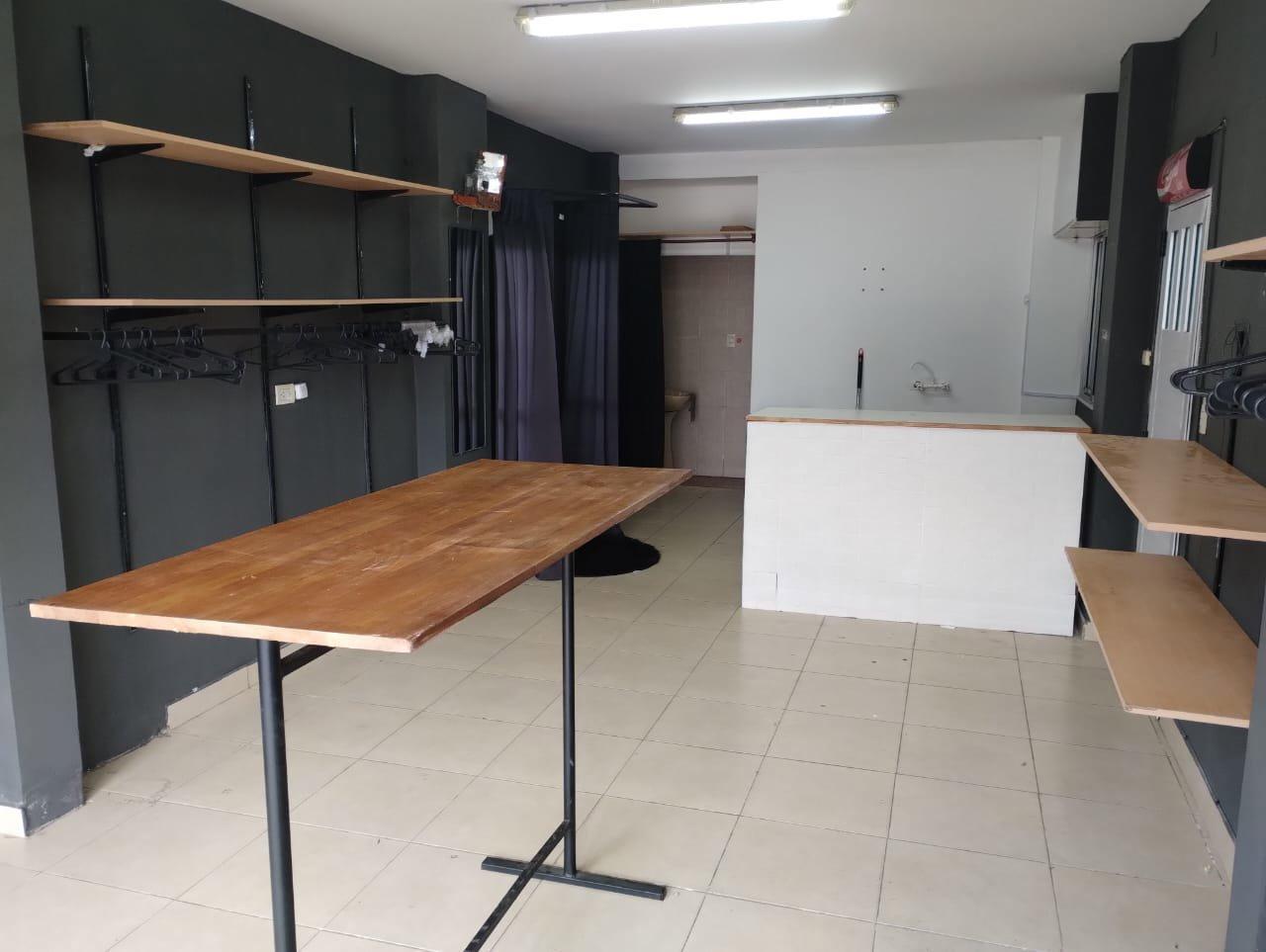 Foto de Oportunidad! Local comercial en zona puerto - Ayolas 5500, imagen 5