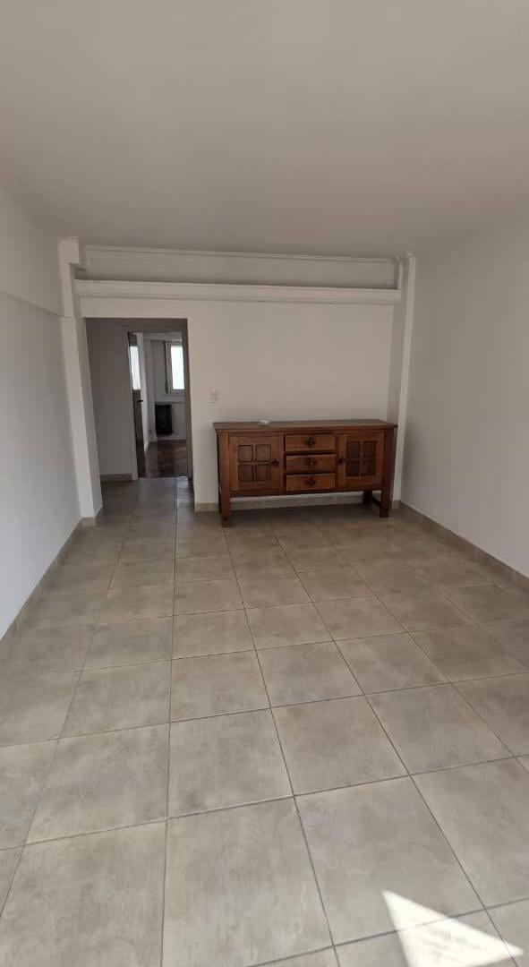 Foto de VENTA DEPARTAMENTO 2 AMBIENTES AL FRENTE CON BALCÓN Y DEPENDENCIA |, imagen 3