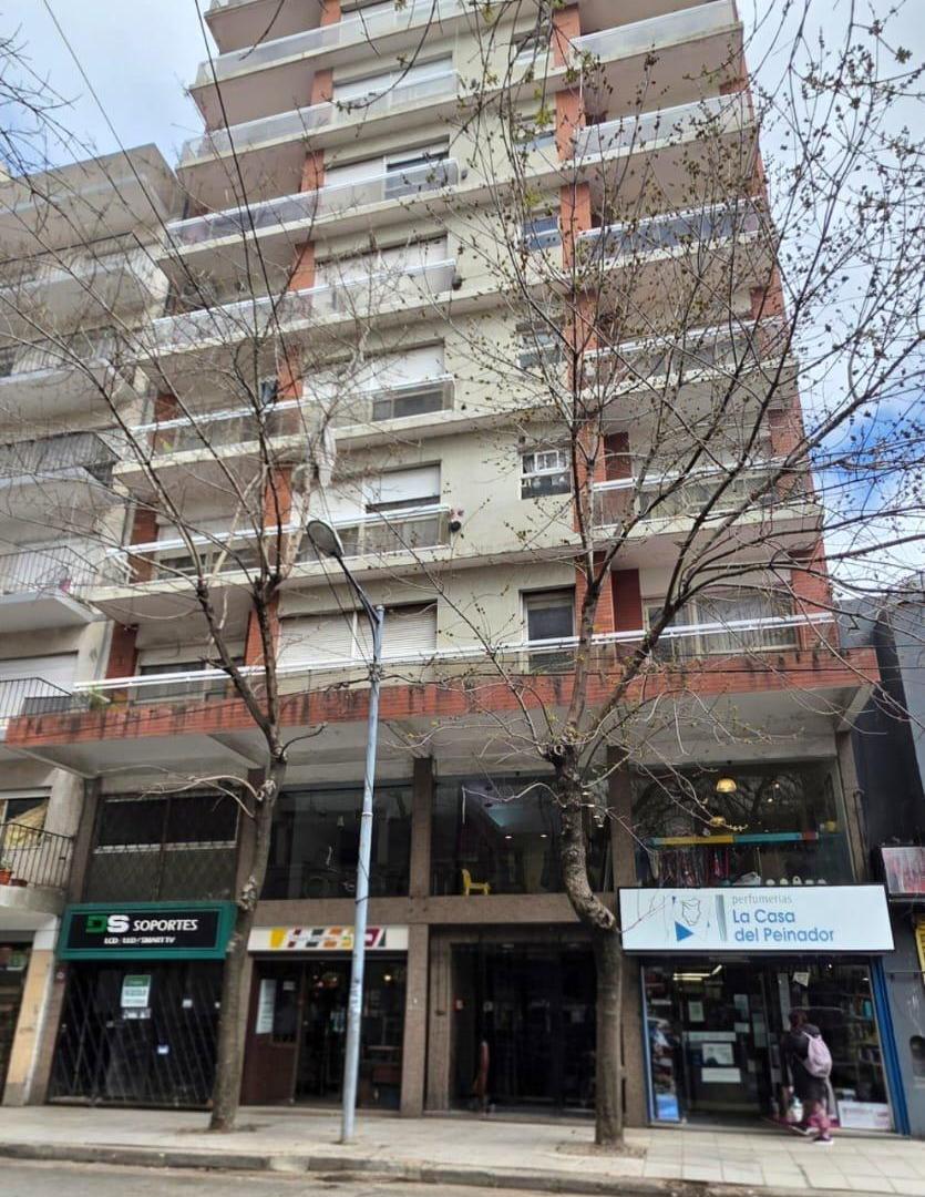 Foto de VENTA DEPARTAMENTO 2 AMBIENTES AL FRENTE CON BALCÓN Y DEPENDENCIA |, imagen 2