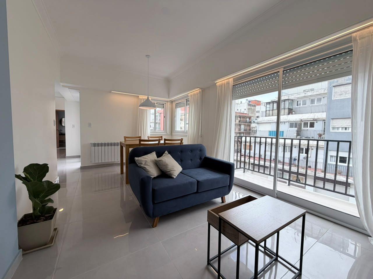 Foto de VENTA DEPARTAMENTO 3 AMBIENTES AL FRENTE CON DOS BALCONES | ZONA CENTRO, imagen 2