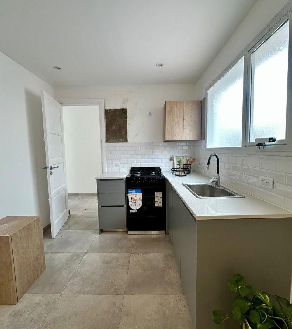 Foto de VENTA PH DE 2 AMB. ZONA MACROCENTRO. RECICLADO, AMOBLADO Y EQUIPADO, imagen 5