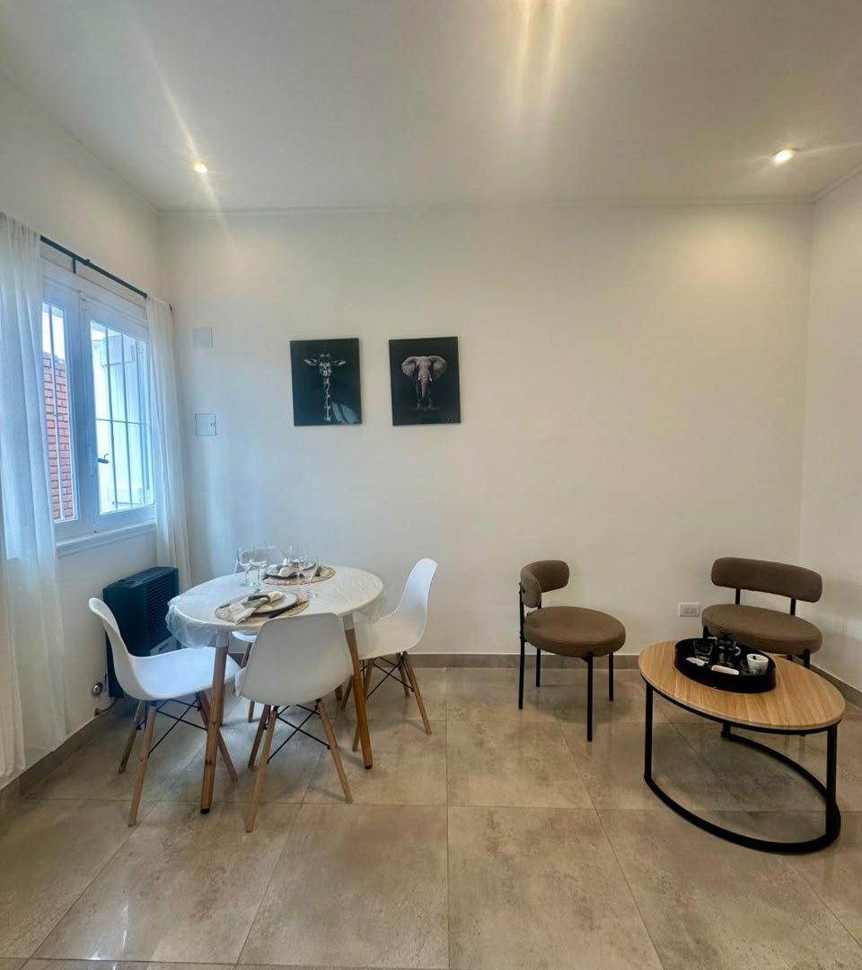 Foto de VENTA PH DE 2 AMB. ZONA MACROCENTRO. RECICLADO, AMOBLADO Y EQUIPADO, imagen 1