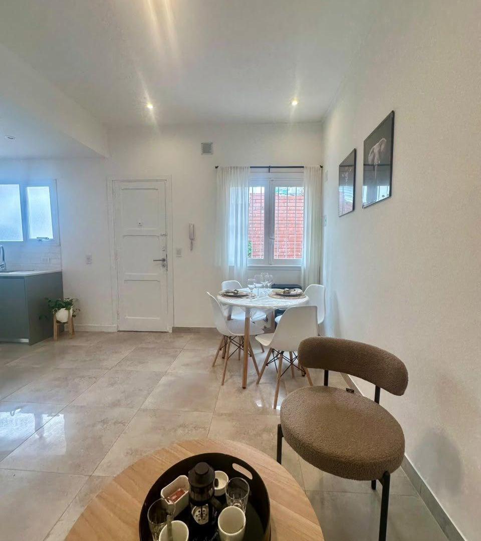 Foto de VENTA PH DE 2 AMB. ZONA MACROCENTRO. RECICLADO, AMOBLADO Y EQUIPADO, imagen 3