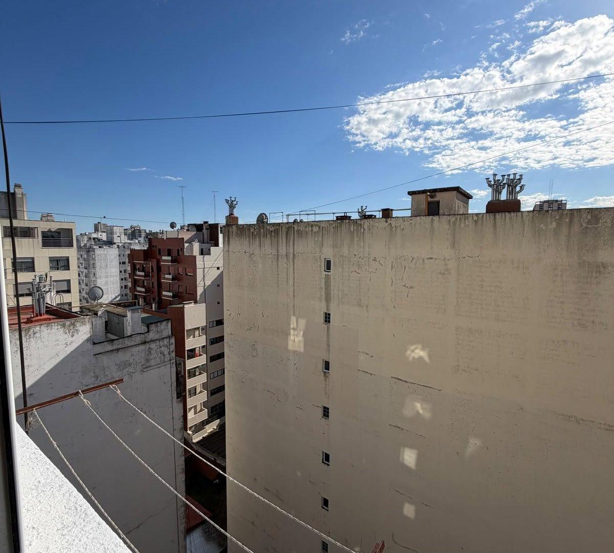 Foto de VENTA DEPARTAMENTO DE 1 AMBIENTE RECICLADO AL CONTRAFRENTE. ZONA PLAZA, imagen 3