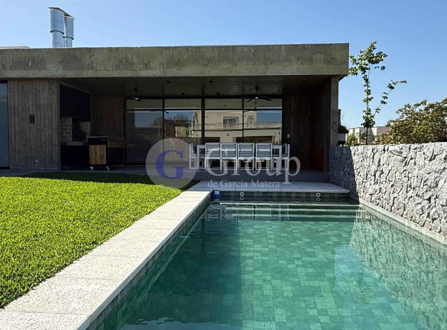 Casa en venta 4 amb en Santa Elena, Pilar del Este