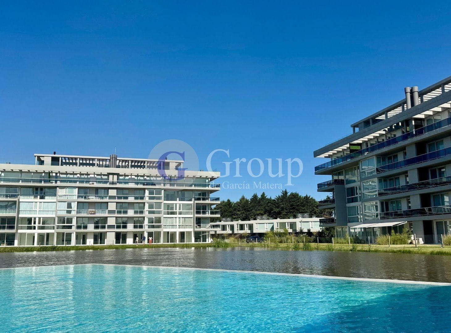 Departamento en venta en Luciérnagas Pilar, tres ambientes con balcón