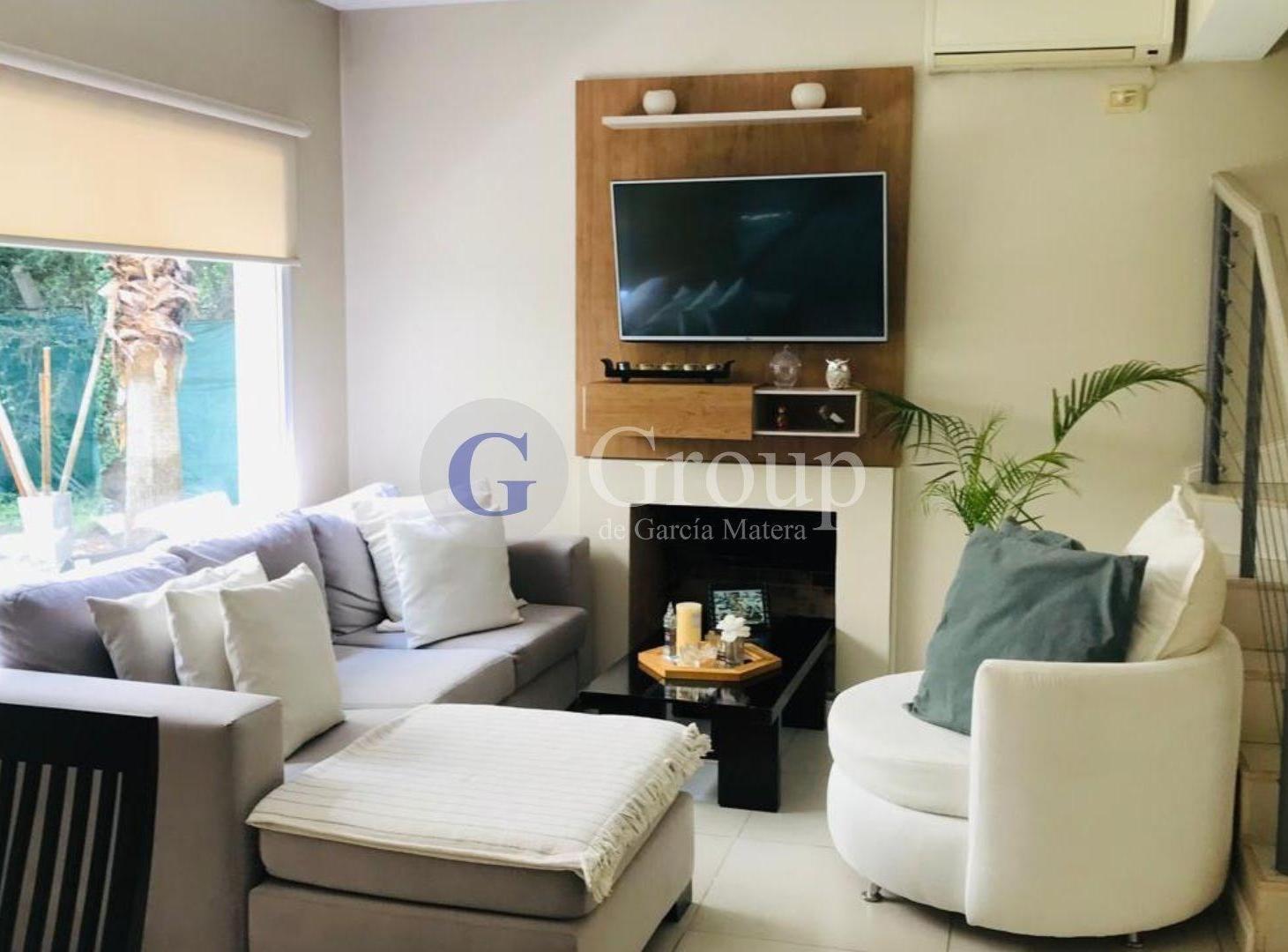 Casa duplex en venta en Palmas del Sol, Pilar con parrilla
