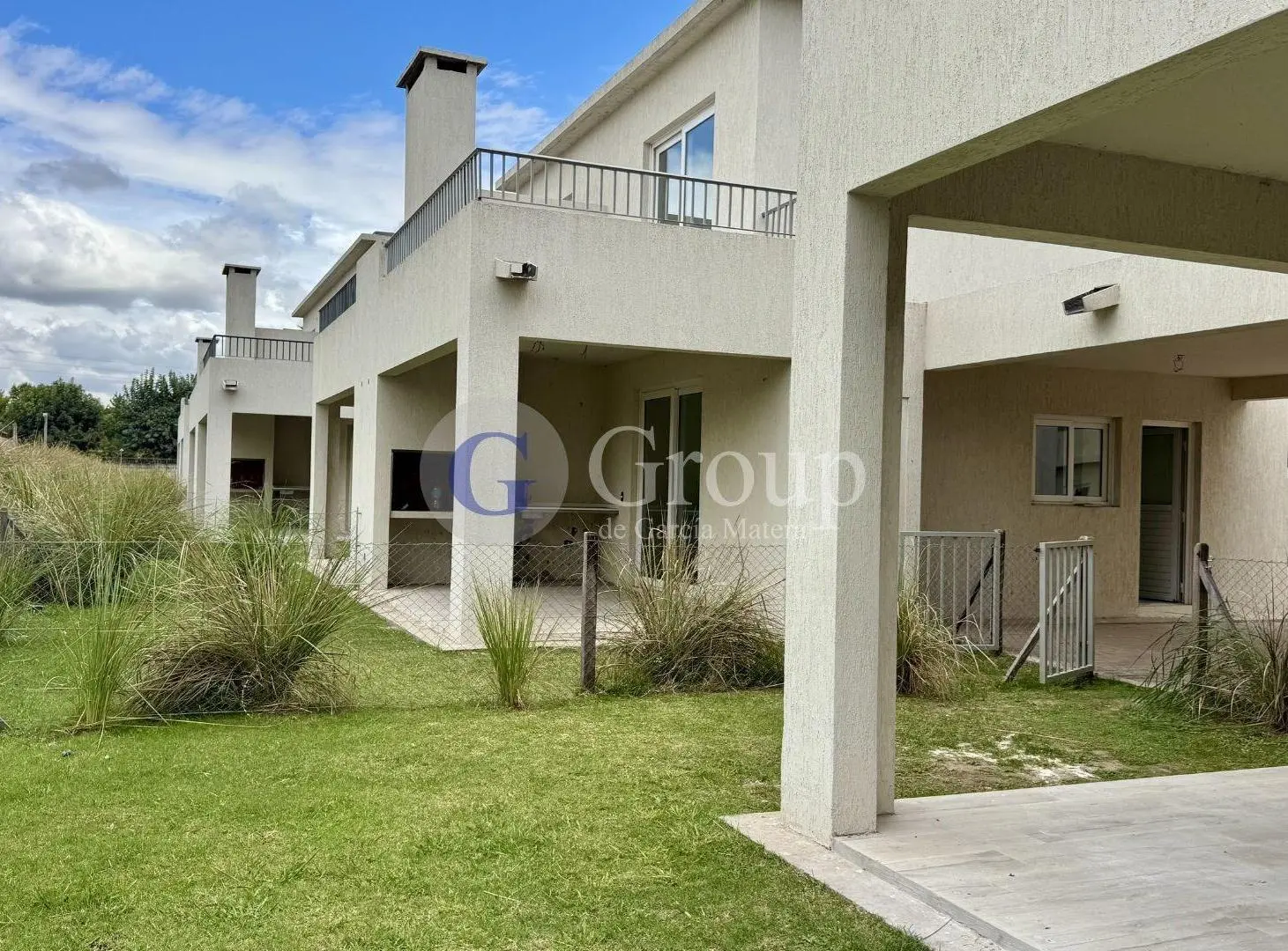 Casa duplex en alquiler con terraza en Chic Village, Pilar 1