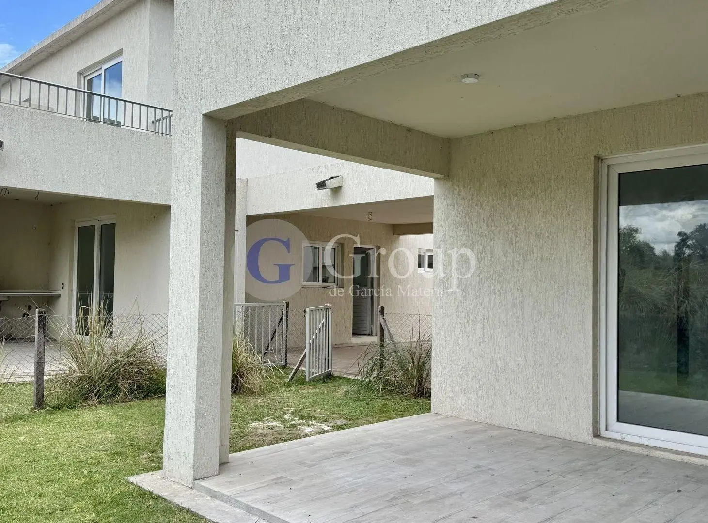 Casa duplex en alquiler con terraza en Chic Village, Pilar 2