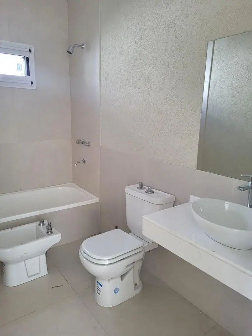 Casa en venta en Lagoon Pilar con pileta 3
