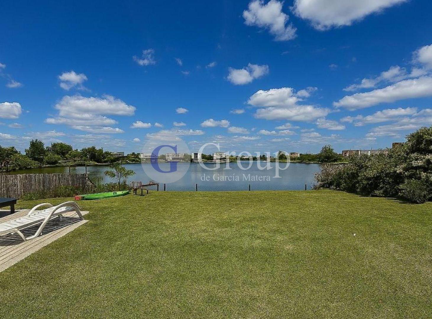 Casa en venta en San Sebastian, Escobar con pileta y al agua