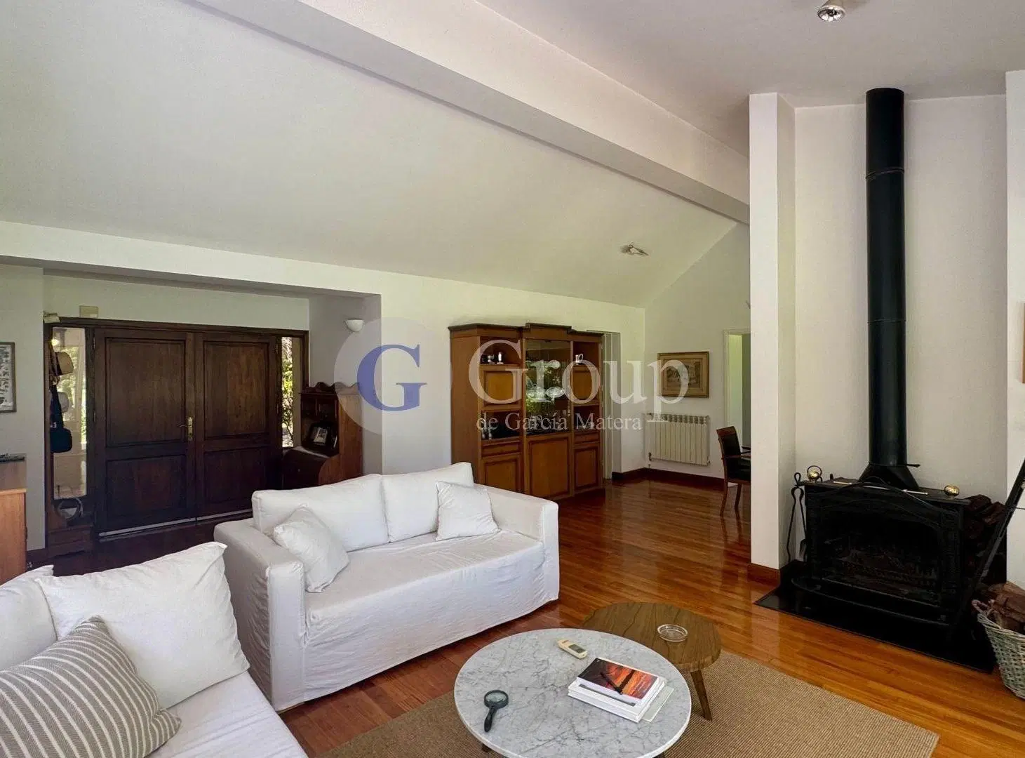 Exclusiva casa sobre lote central al golf con pileta y 5 suites en Highland Park 4