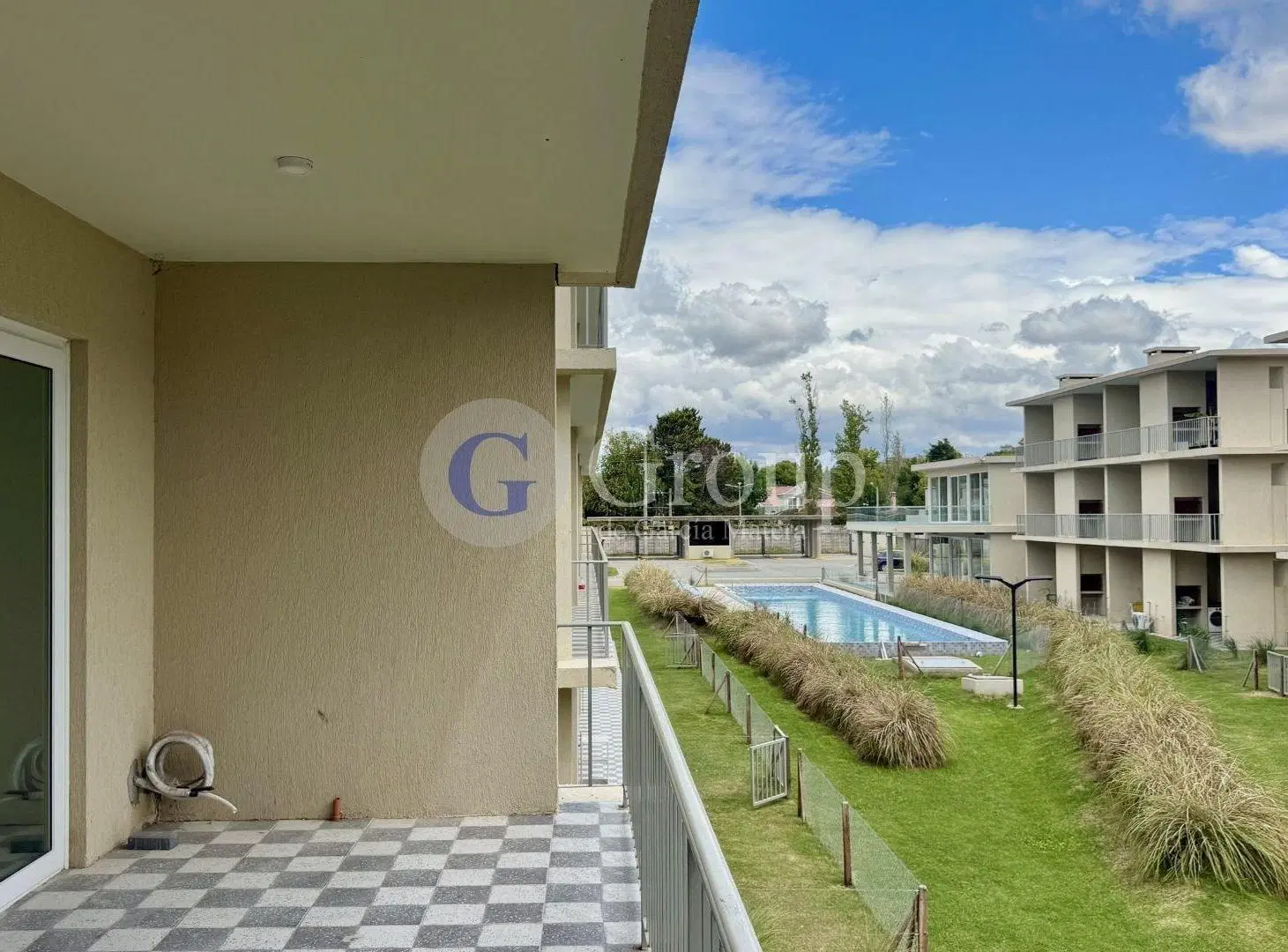 Departamento en Alquiler en Chic Village, Pilar con balcón y parrilla 2