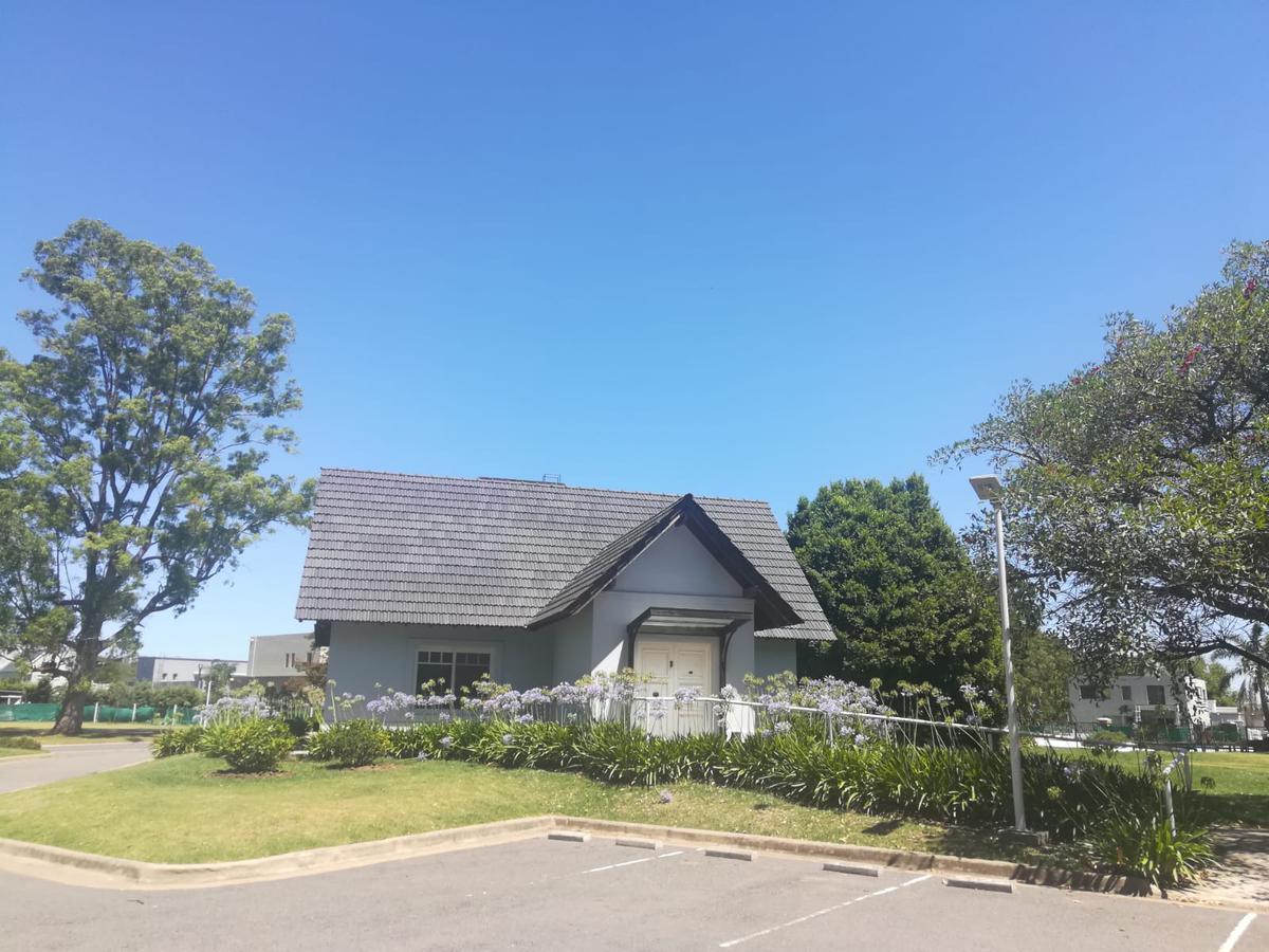 LOTE EXCLUSIVO SOBRE LA LAGUNA !!!