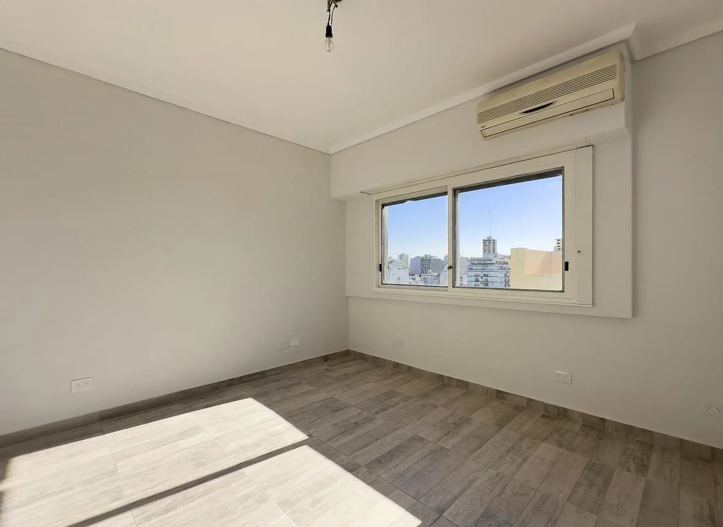 Chacabuco 900 Departamento de 3 Ambientes con Terraza Propia Parrilla 5