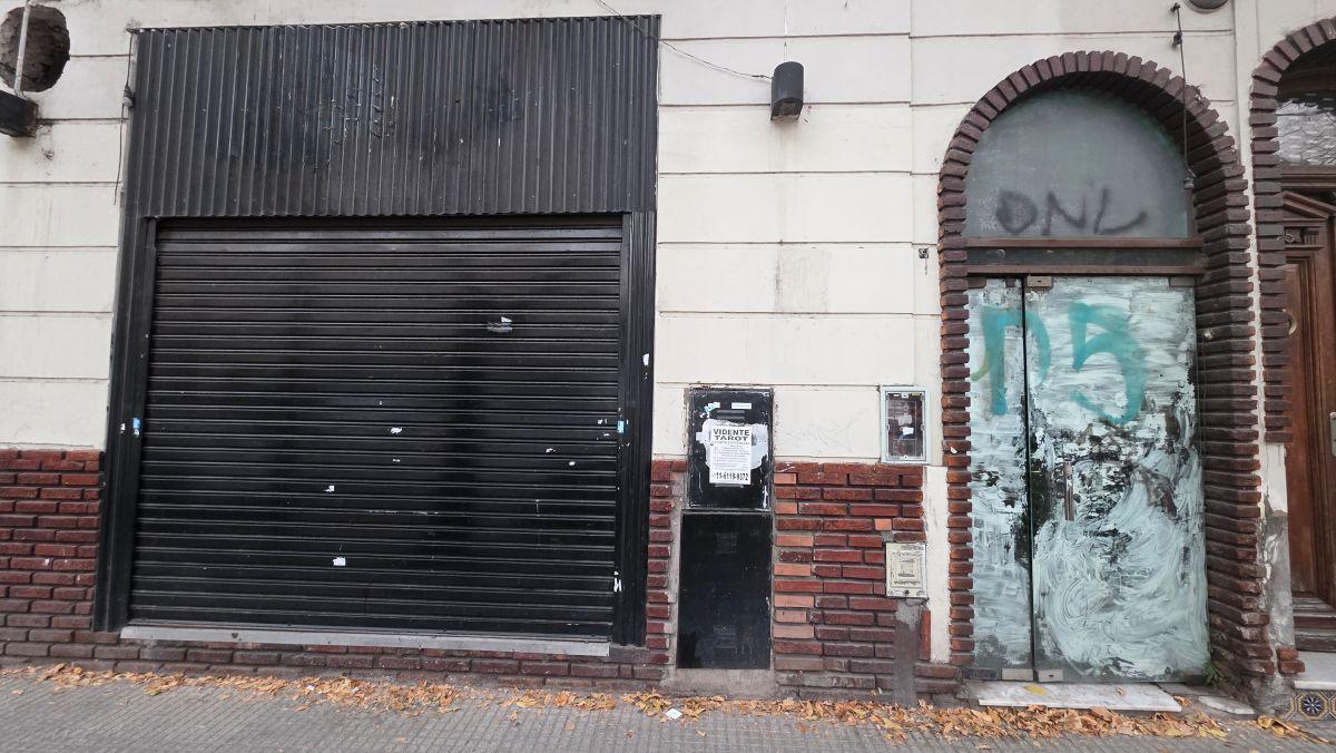 Excelente local comercial en Av La Plata y Pedro Goyena, apto todo rubro