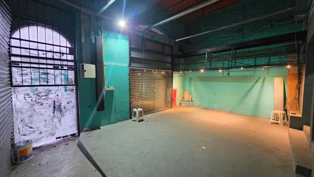 Excelente Local Comercial en Av La Plata y Pedro Goyena, Apto Todo Rubro 4