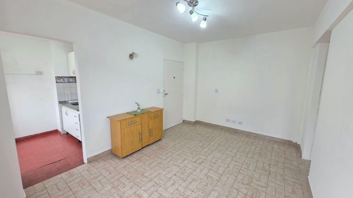 Foto de 2 AMBIENTES EN ALQUILER – MUY LUMINOSO Y EXCELENTE UBICACIÓN, imagen 3