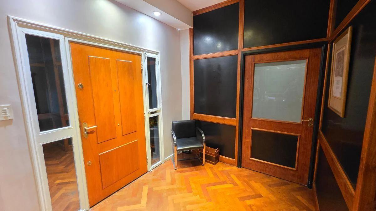 Foto de Excelente oficina comercial de 240 m² en venta en Tribunales, imagen 3