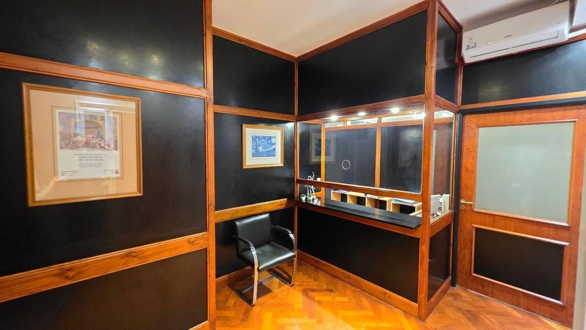Foto de Excelente oficina comercial de 240 m² en venta en Tribunales, imagen 2