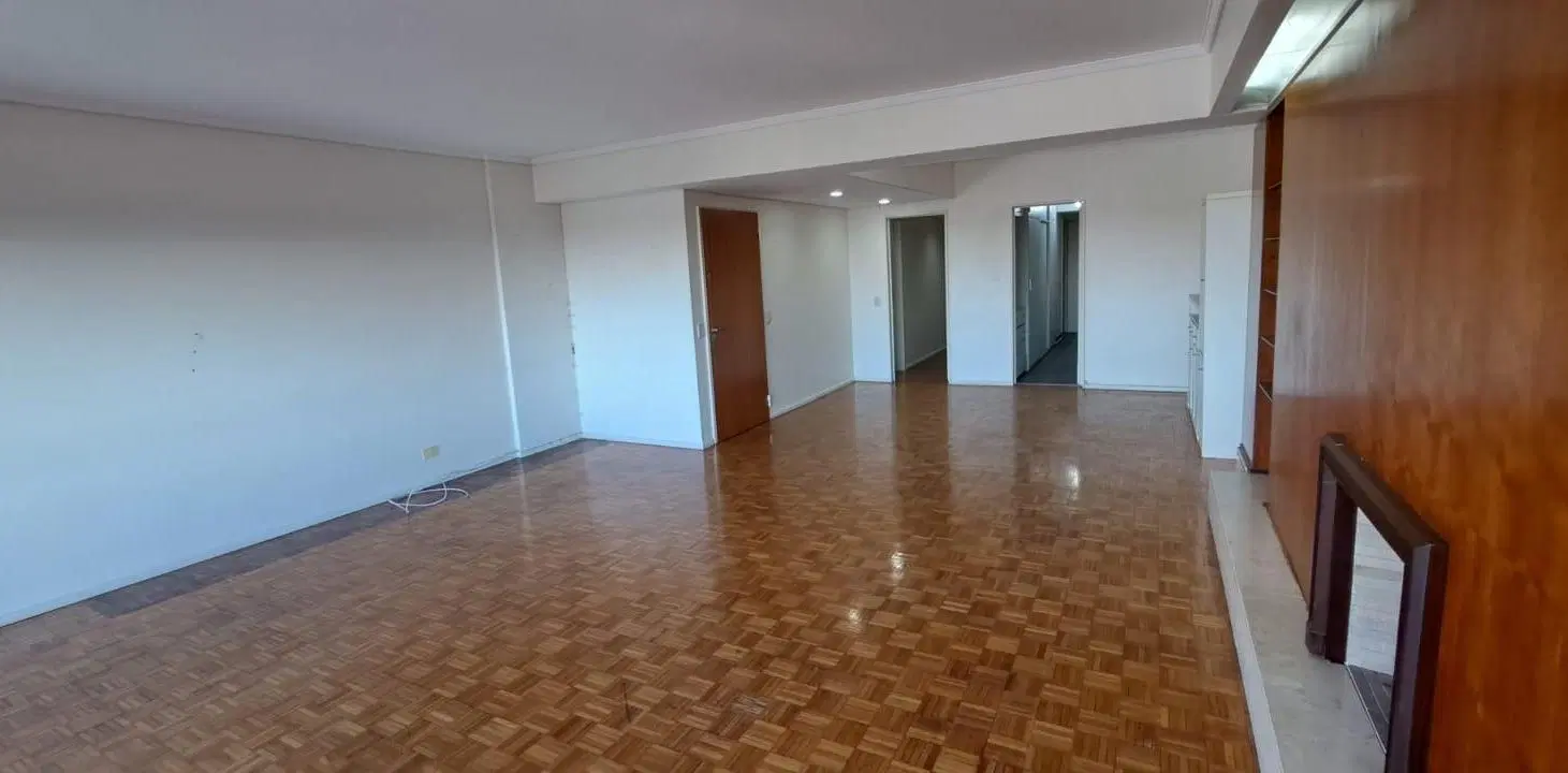 Alquiler Departamento de 3 Ambientes con Dependencia, Cochera y Balcón al Frente con vista al Rio. 8