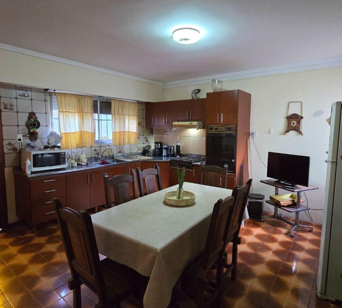 Venta Casa 4 Dorm., Pileta La Florida 4