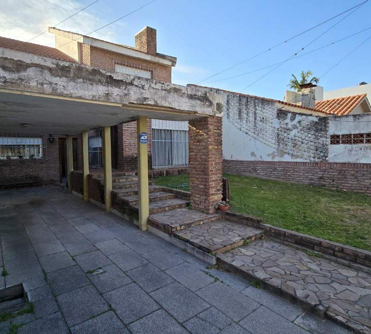 Venta Casa 4 Dorm., Pileta La Florida 5