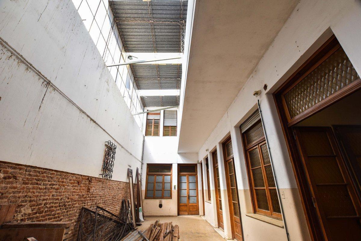 Venta - Casa de Estilo Ideal Instituciones. 400 m² 3