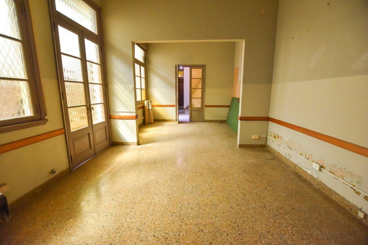 Venta - Casa de Estilo Ideal Instituciones. 400 m² 1
