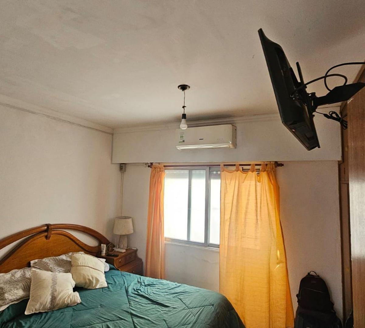 Venta de Casa de Pasillo 6 Dorm., La Sexta 3