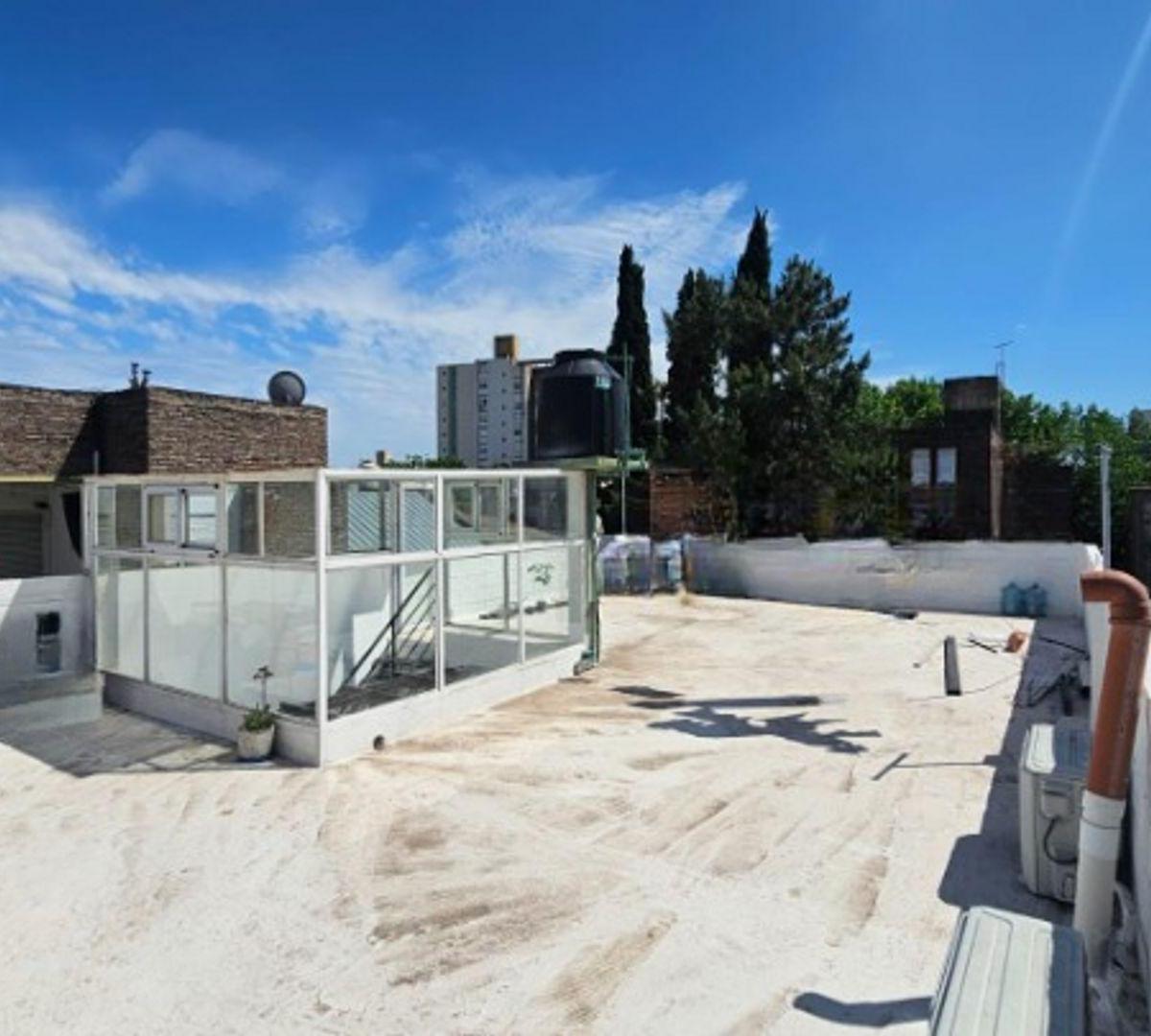 Venta de Casa de Pasillo 6 Dorm., La Sexta 2