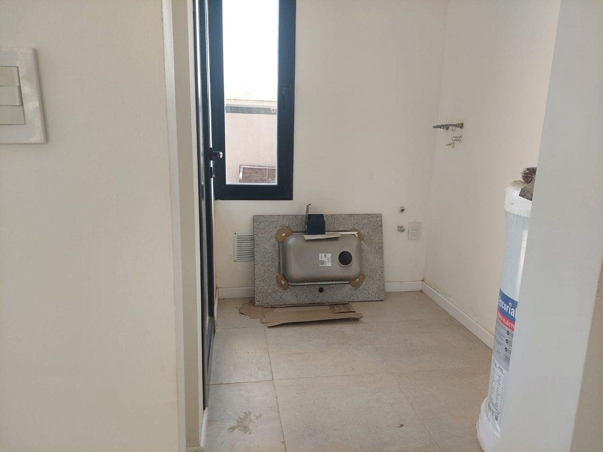 Venta Casa Dos Dorm. Duplex en Ricardone 4